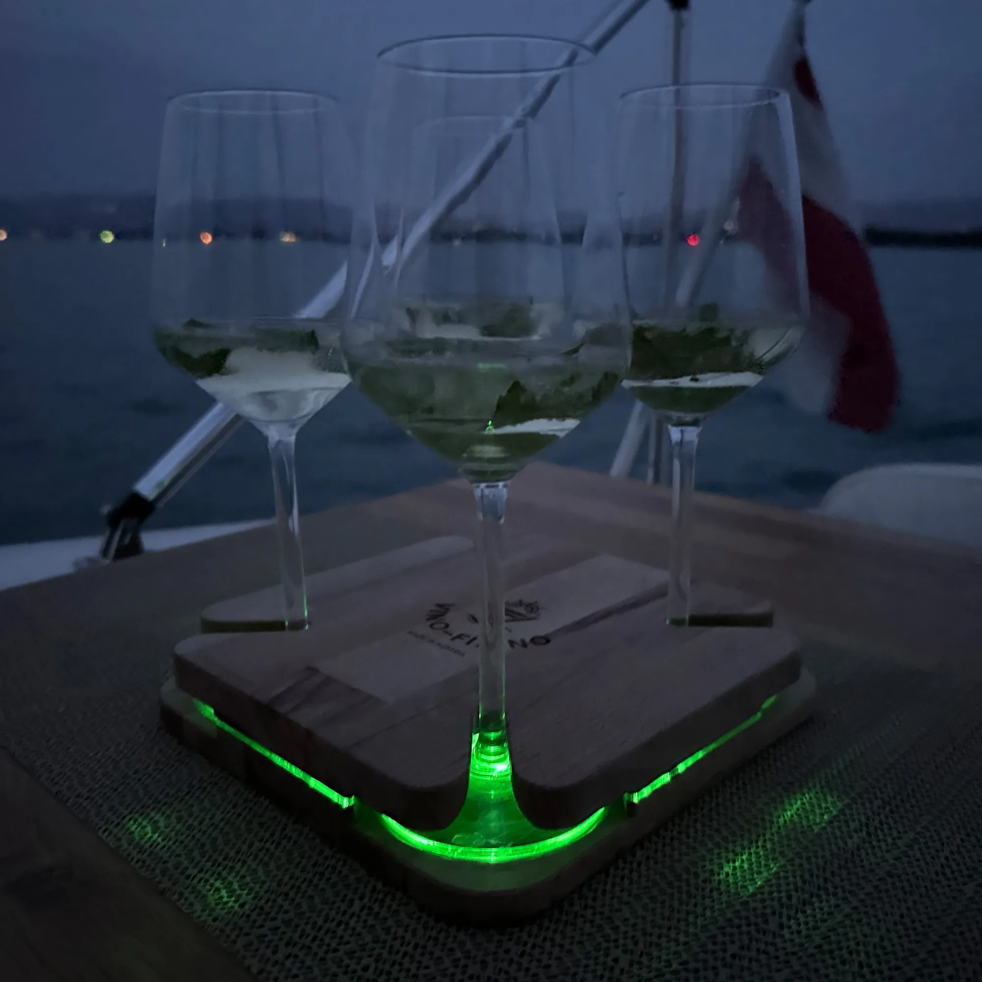 Vino-Fixino Weinglashalter grüne LED + 4 Gläser