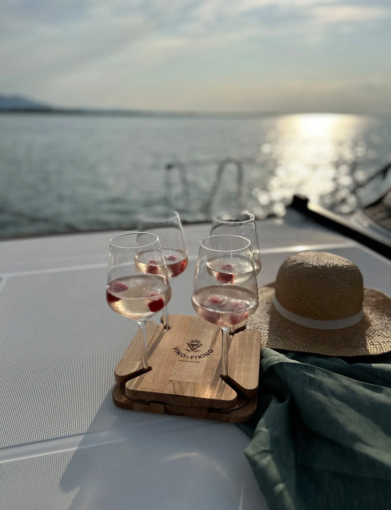 Vino-Fixino Weinglashalter Rote LED + 4 Gläser
