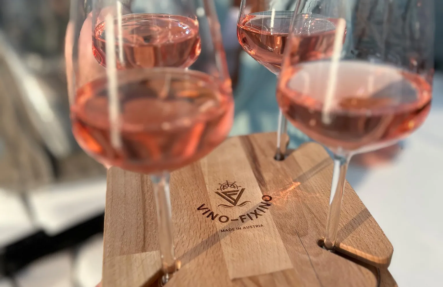 Vino-Fixino Weinglashalter Rote LED + 4 Gläser